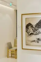 수묵산수화가 돋보이는 고즈넉한 갤러리 코너